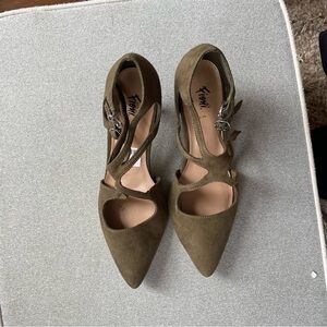 FIONI Olive Heels